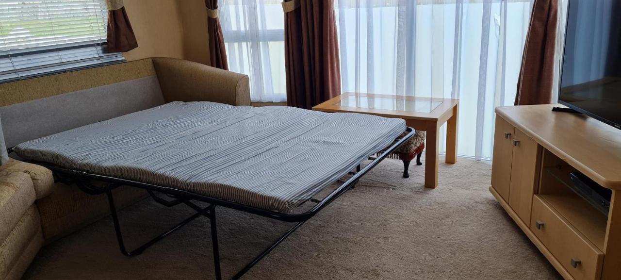 Lovely Caravan With Decking At Coral Beach Park In Lincolnshire Ref 77001C Hotel Ingoldmells Bagian luar foto